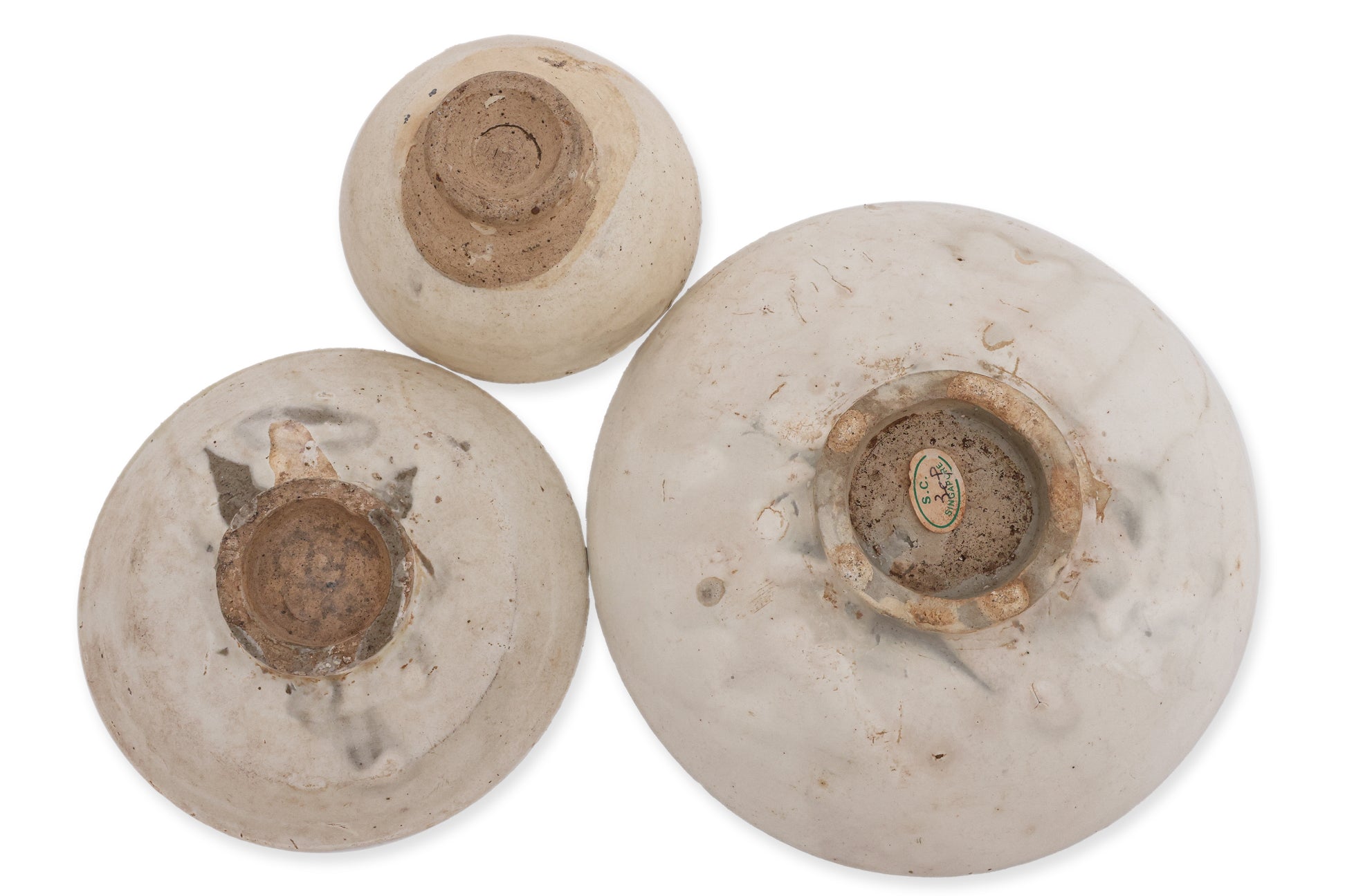 A GROUP OF ASSORTED CERAMIC WARES