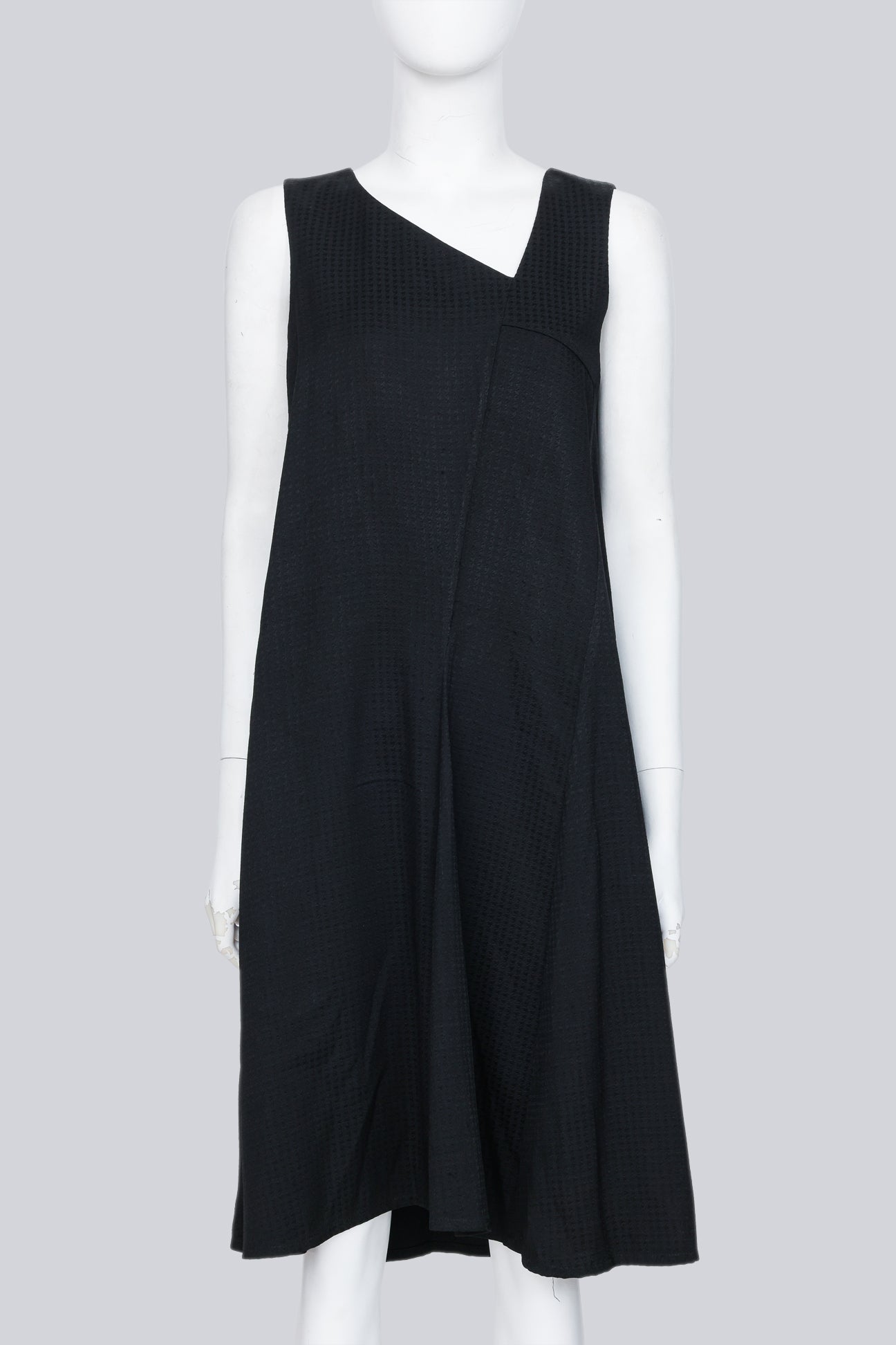 NOIR KEI NINOMIYA COMME DES GARCONS - A 2015 BLACK SLEEVELESS DRESS