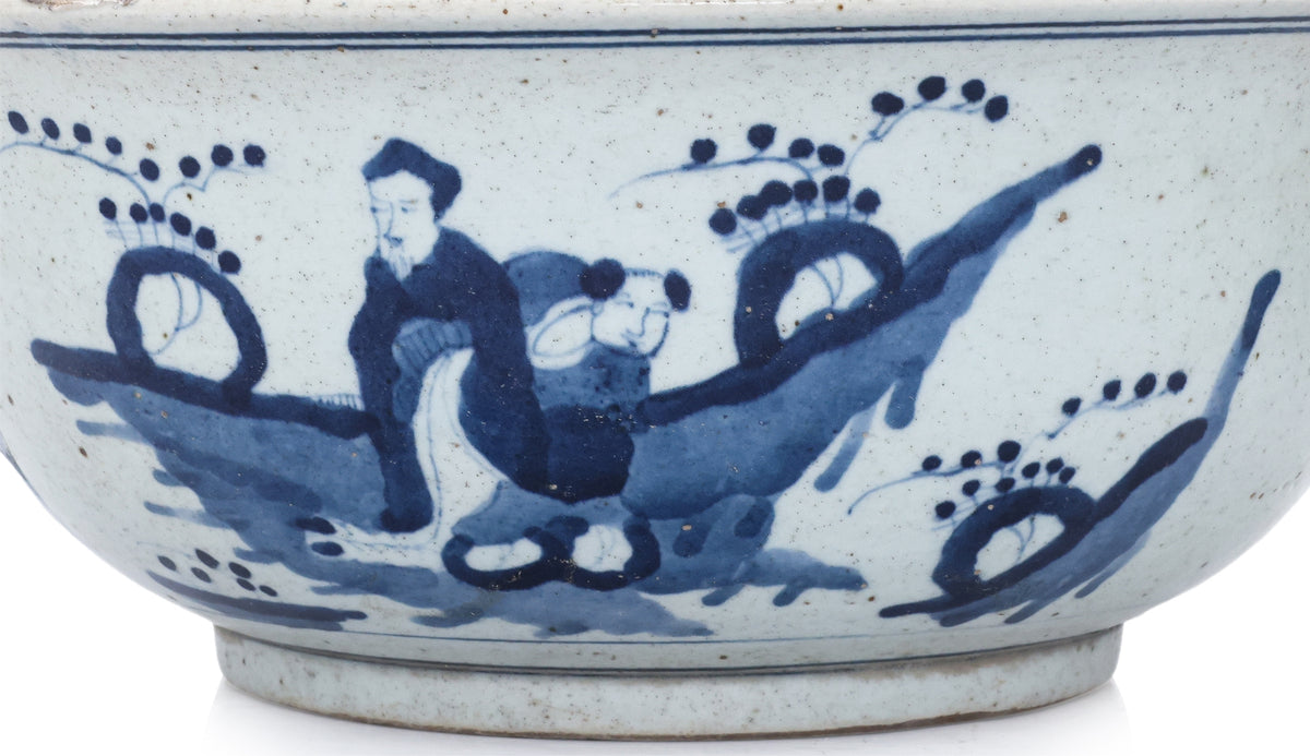 A LARGE BLUE AND WHITE PORCELAIN BOWL AND A SWATOW DISH