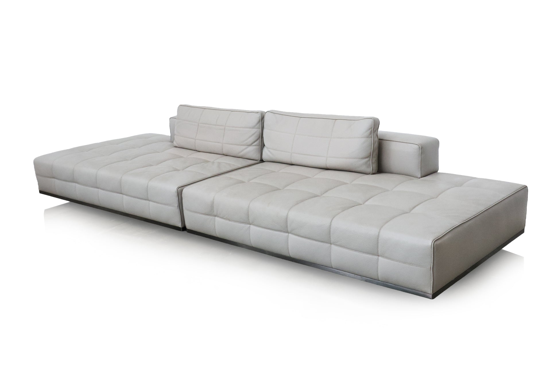 A MINOTTI CONTEMPORARY TWO PIECE LEATHER SOFA