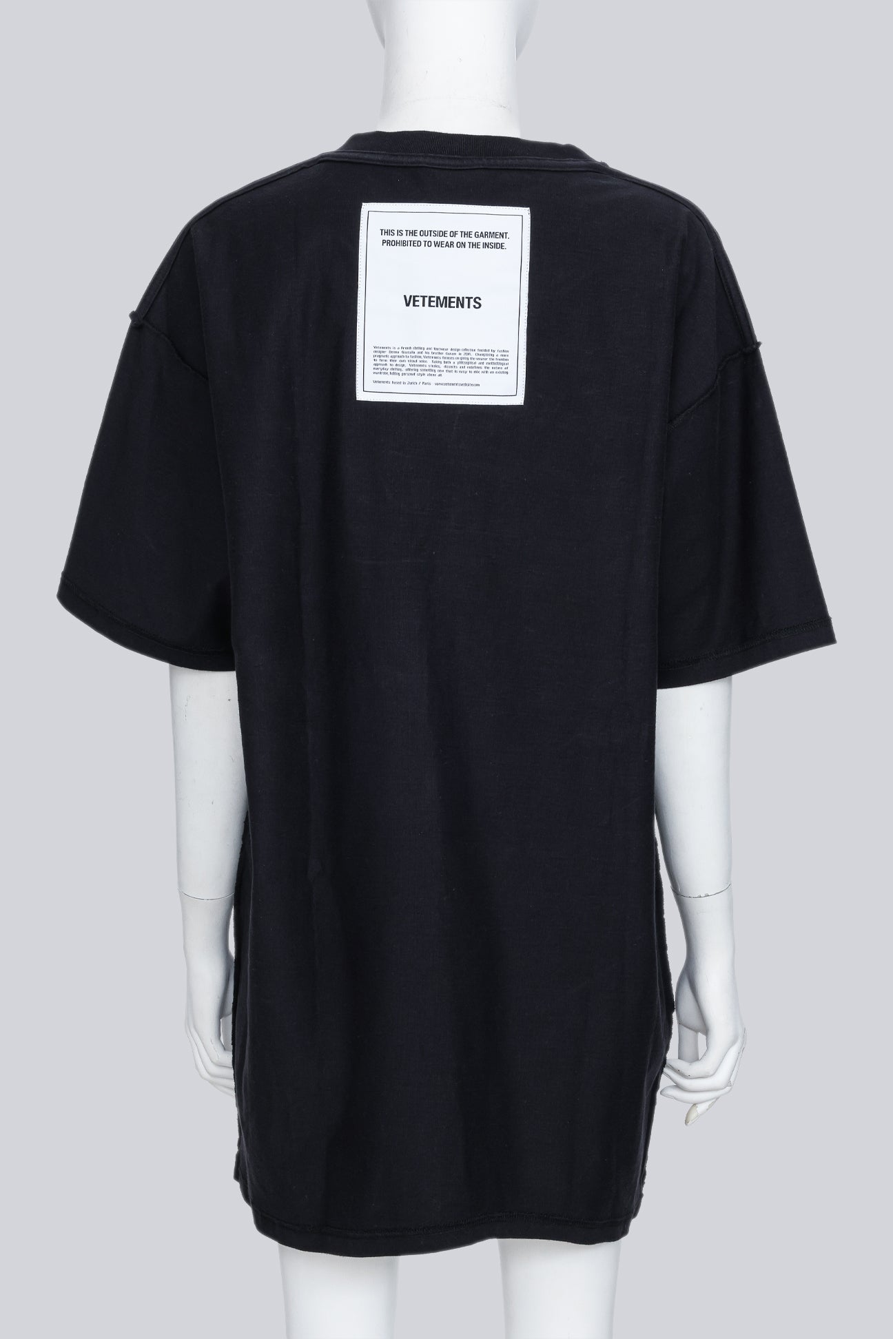 VETEMENTS - A WINTER 2019 BLACK 'INSIDE OUT' T-SHIRT