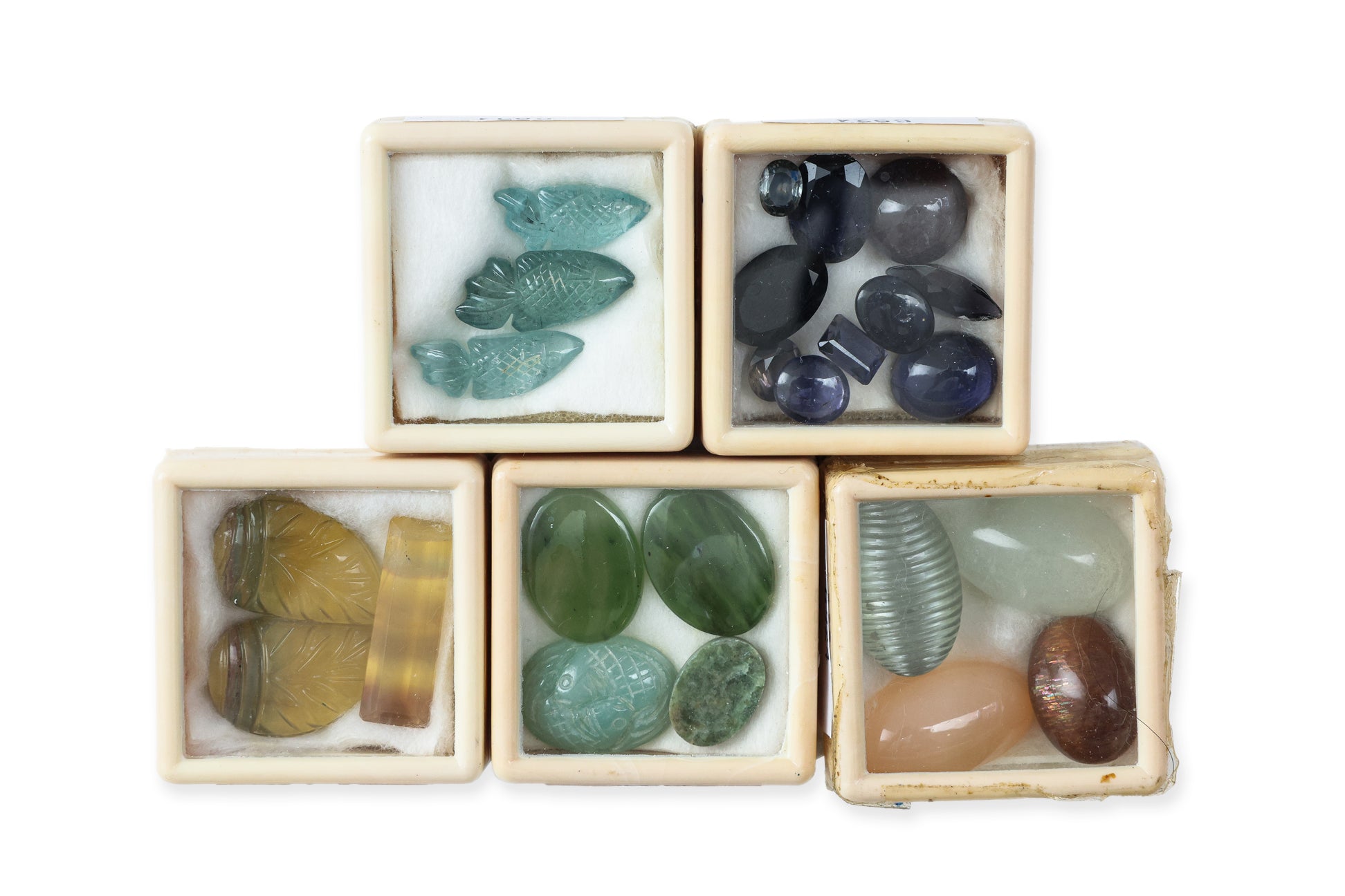 A GROUP OF UNMOUNTED GEMSTONES (48)
