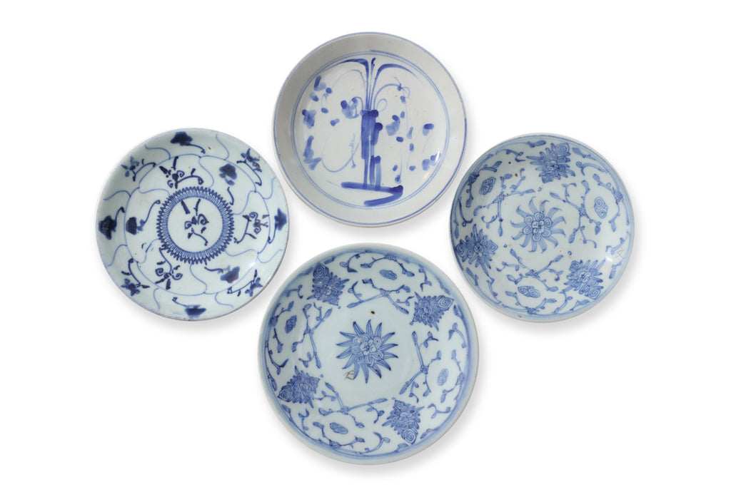 A GROUP OF NINE BLUE AND WHITE PORCELAIN DISHES