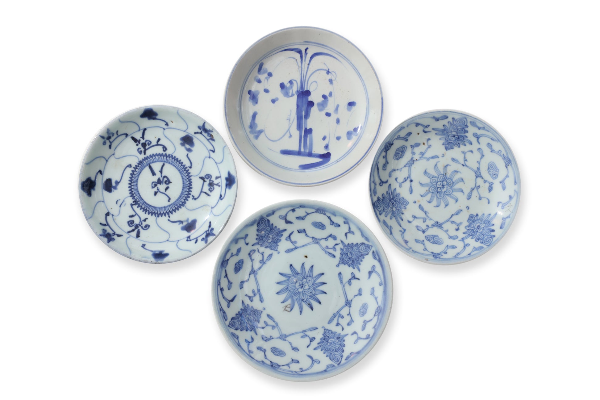 A GROUP OF NINE BLUE AND WHITE PORCELAIN DISHES