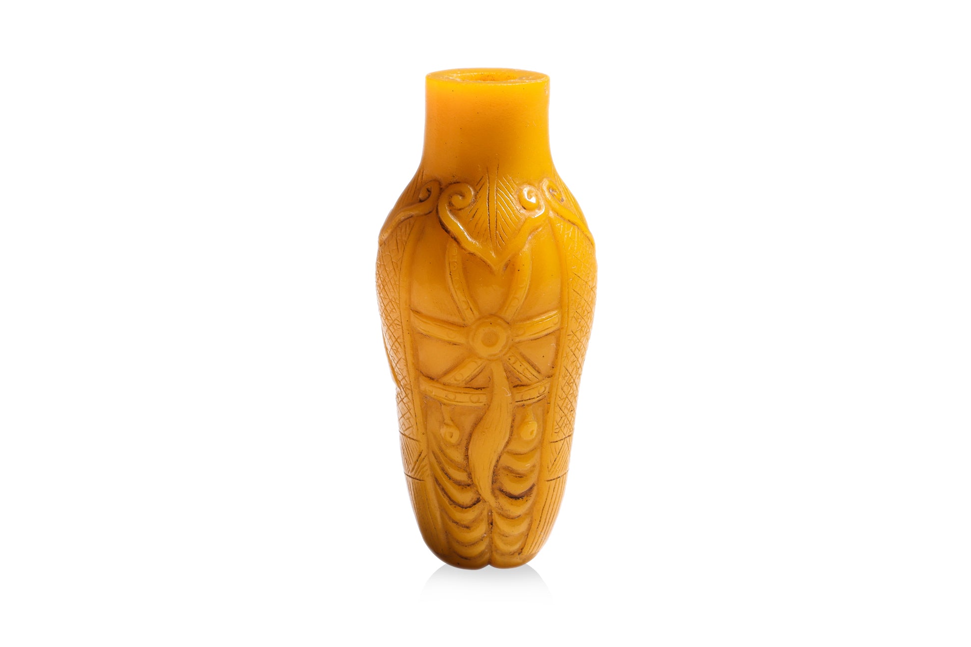 A YELLOW GLASS SNUFF BOTTLE