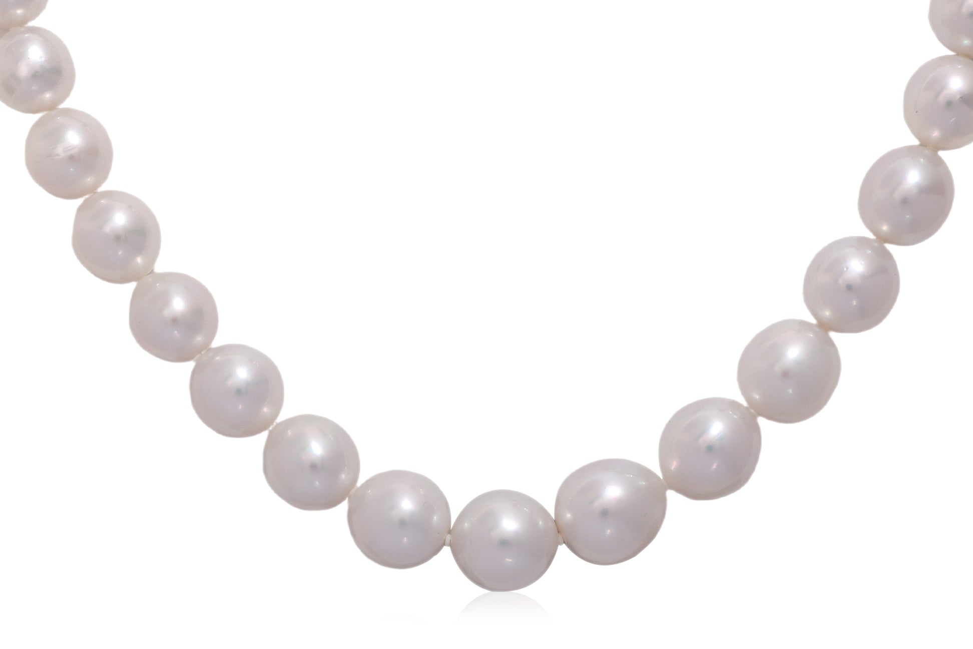 A GRADUATED SOUTH SEA CULTURED PEARL NECKLACE