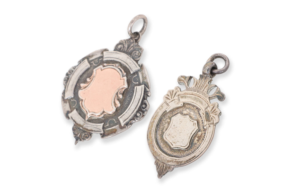 A GROUP OF THREE PIECES OF ANTIQUE SILVER JEWELLERY