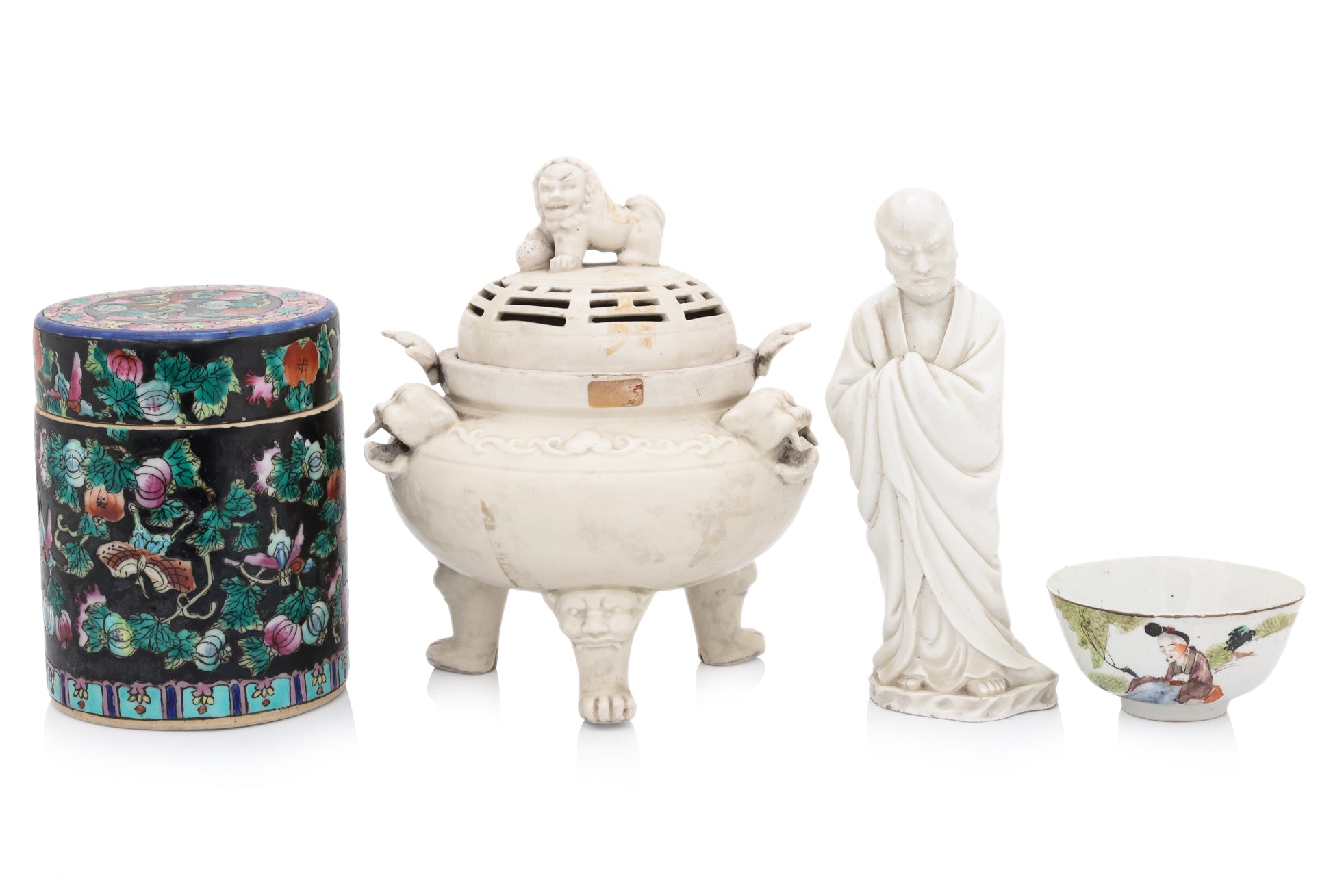 A GROUP OF FIVE ASSORTED PORCELAIN ITEMS