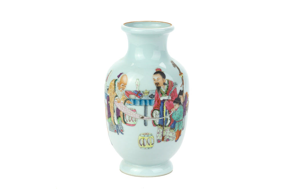 A FAMILLE ROSE PORCELAIN VASE