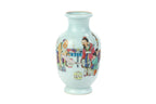 A FAMILLE ROSE PORCELAIN VASE