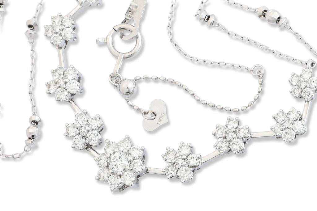 A DIAMOND 'FLOWER' CLUSTER NECKLACE