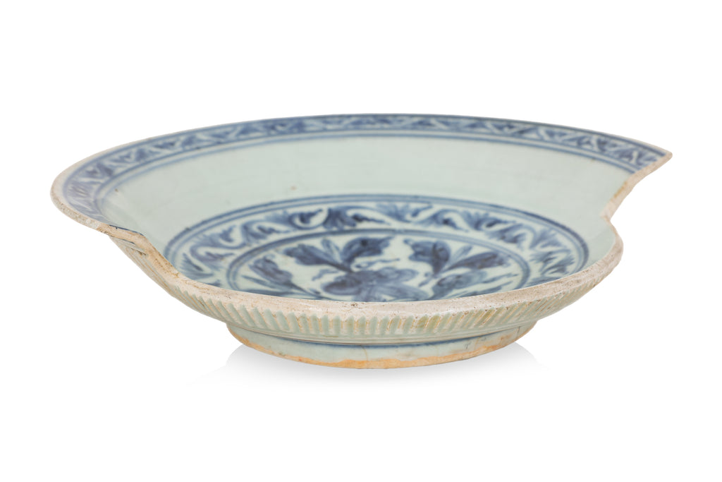 A BLUE AND WHITE LOTUS DECORATED PART-DISH