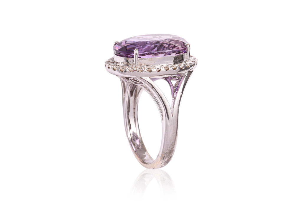 A LARGE AMETHYST RING AND PENDANT SET