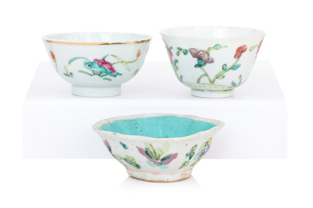 A GROUP OF ELEVEN FAMILLE ROSE PORCELAIN WARES