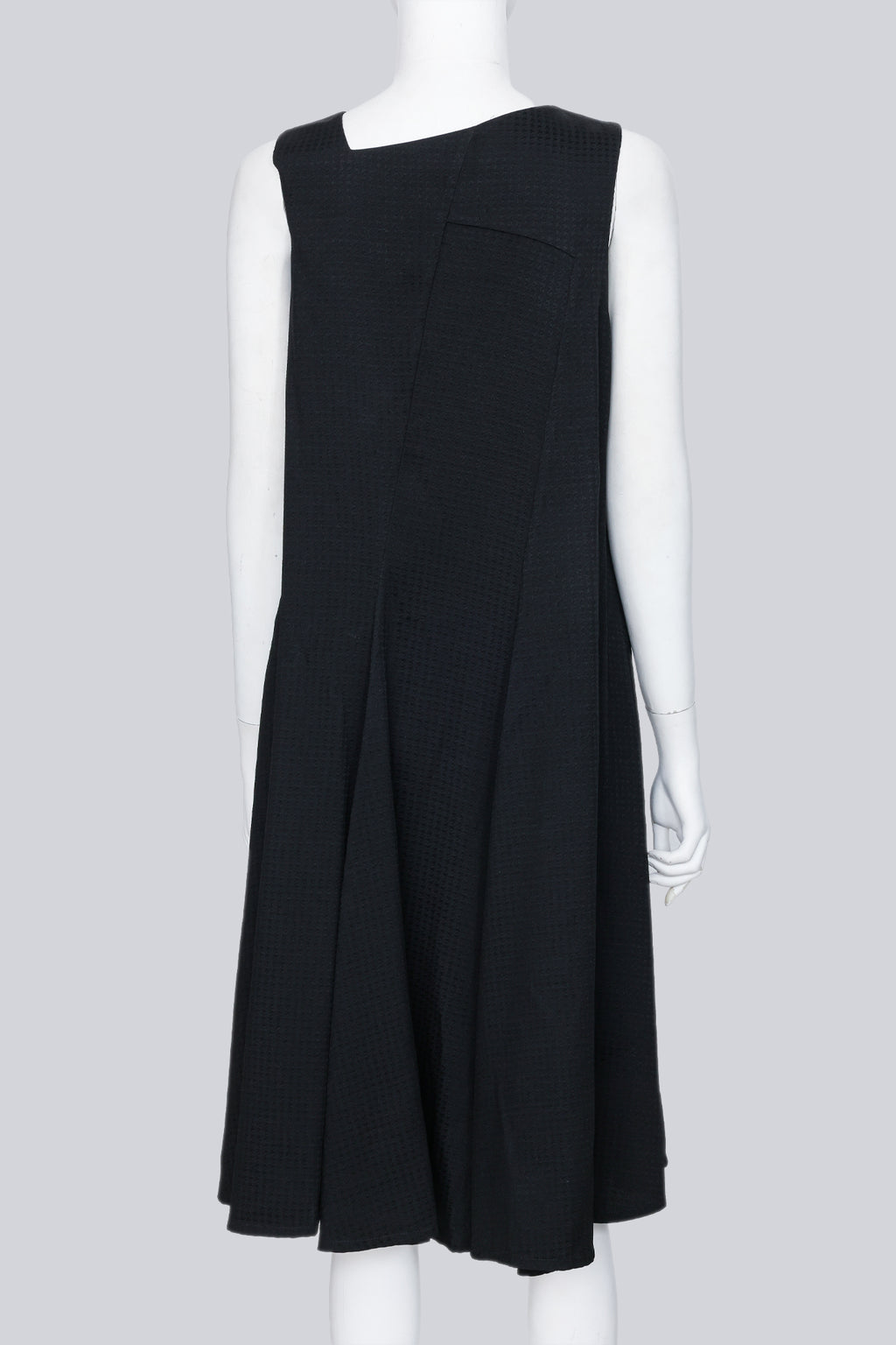NOIR KEI NINOMIYA COMME DES GARCONS - A 2015 BLACK SLEEVELESS DRESS