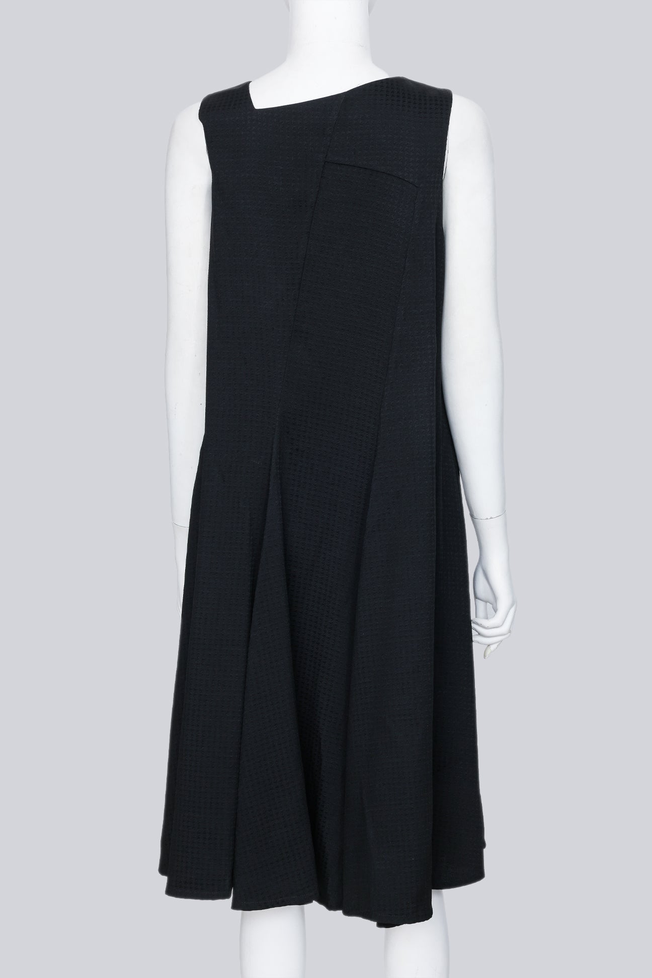 NOIR KEI NINOMIYA COMME DES GARCONS - A 2015 BLACK SLEEVELESS DRESS