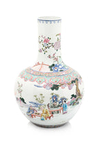 A LARGE FAMILLE ROSE BOTTLE VASE
