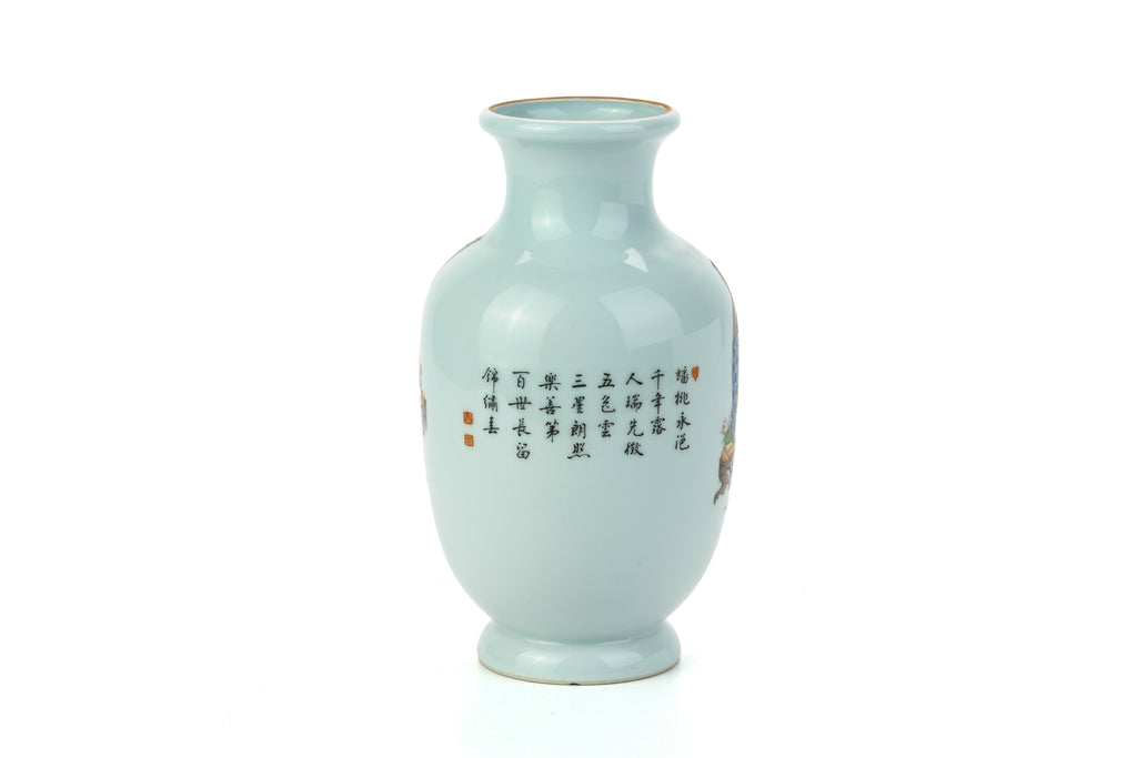 A FAMILLE ROSE PORCELAIN VASE
