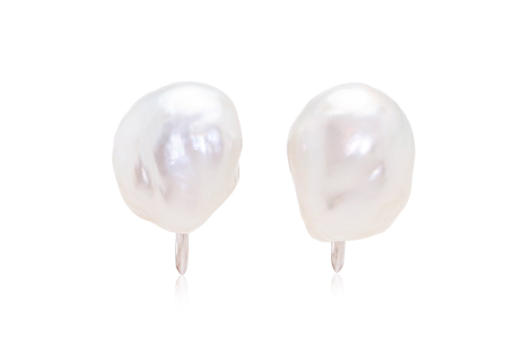A PAIR OF BAROQUE CULTURED PEARL SCREW-ON EARRINGS