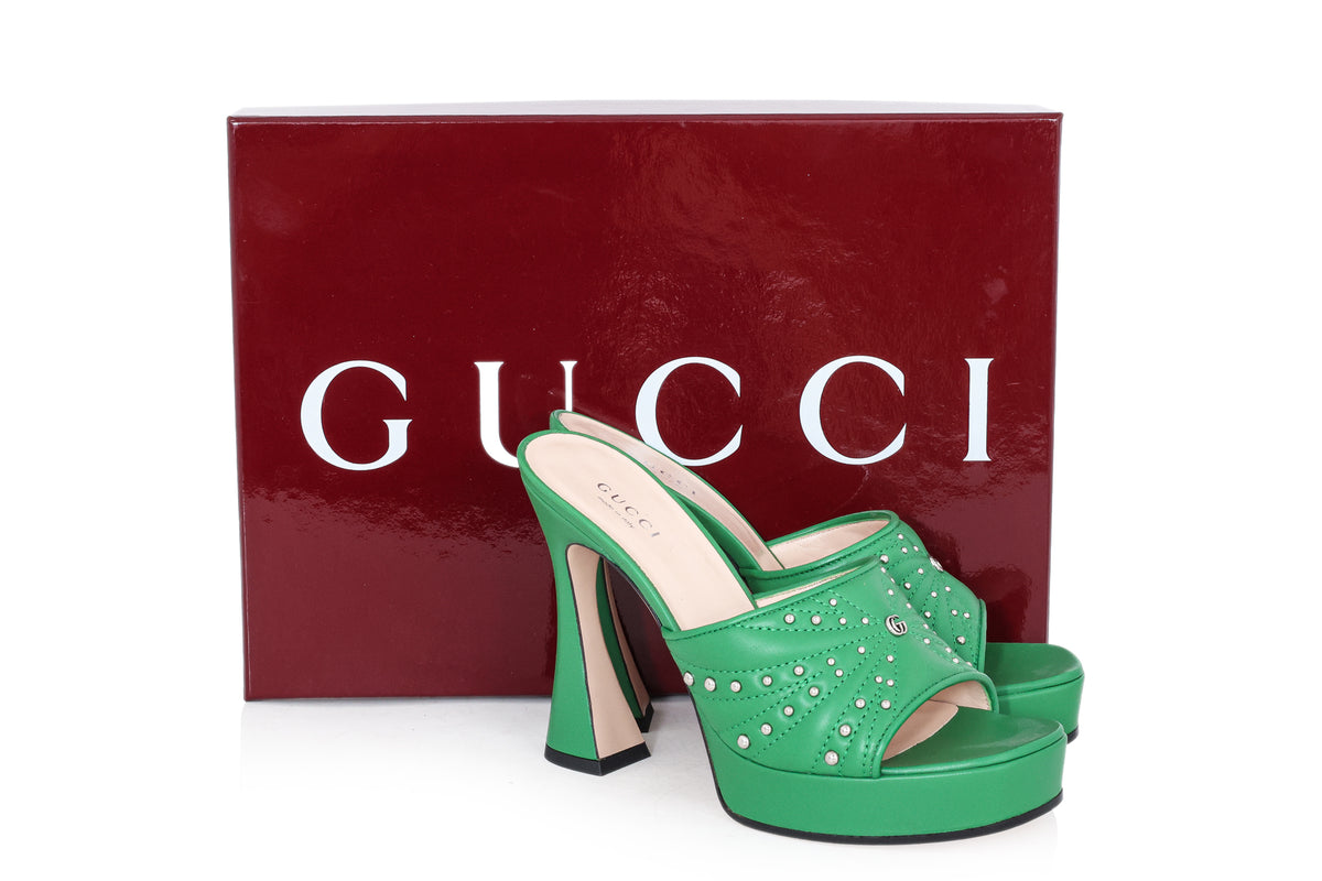 GUCCI - A PAIR OF GREEN STUDDED AND QUILTED HEELS