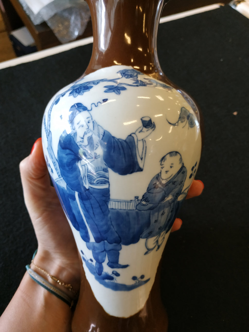 A BATAVIAN STYLE BLUE AND WHITE BALUSTER VASE