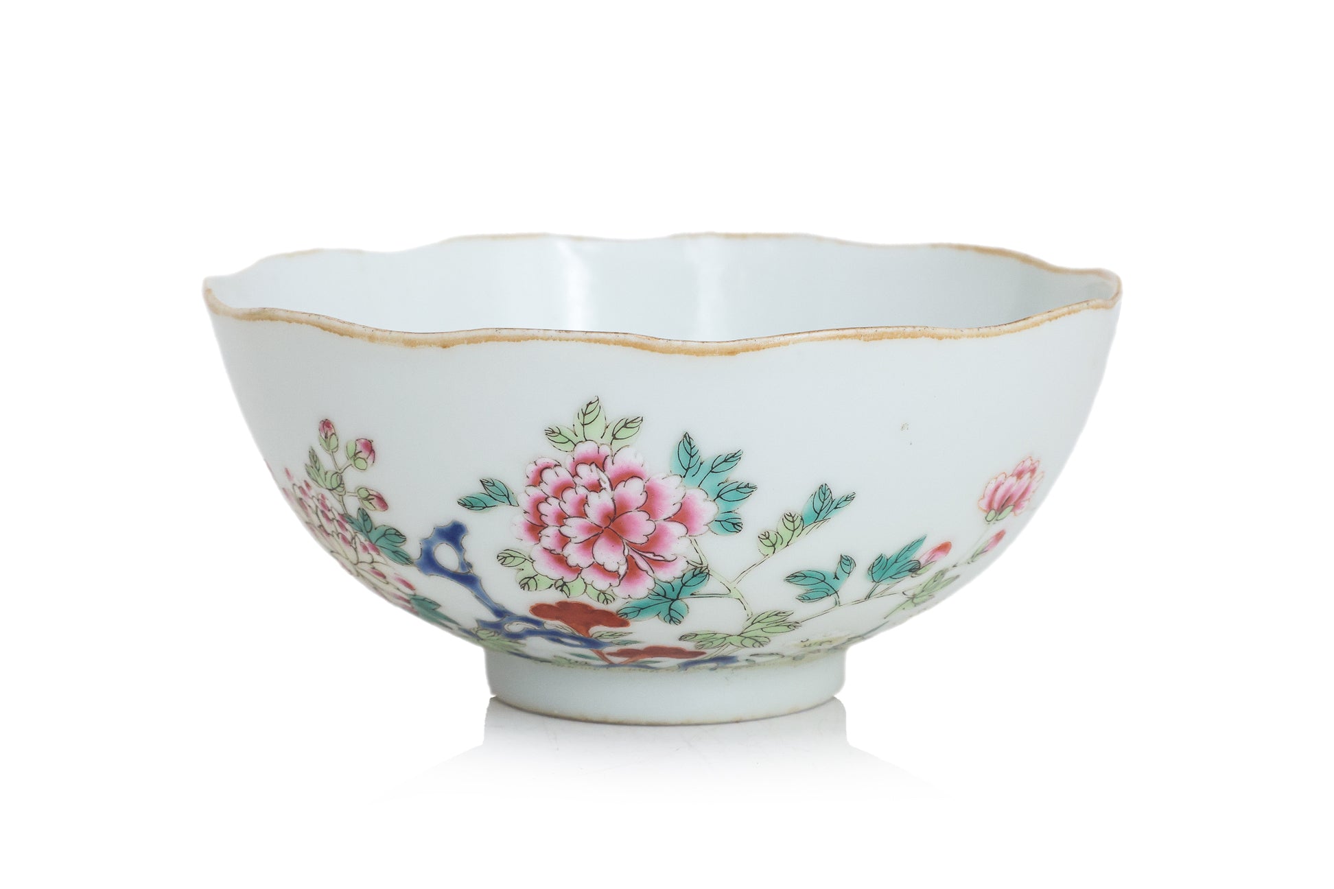 A FAMILLE ROSE FOLIATE RIM 'FLORAL' BOWL