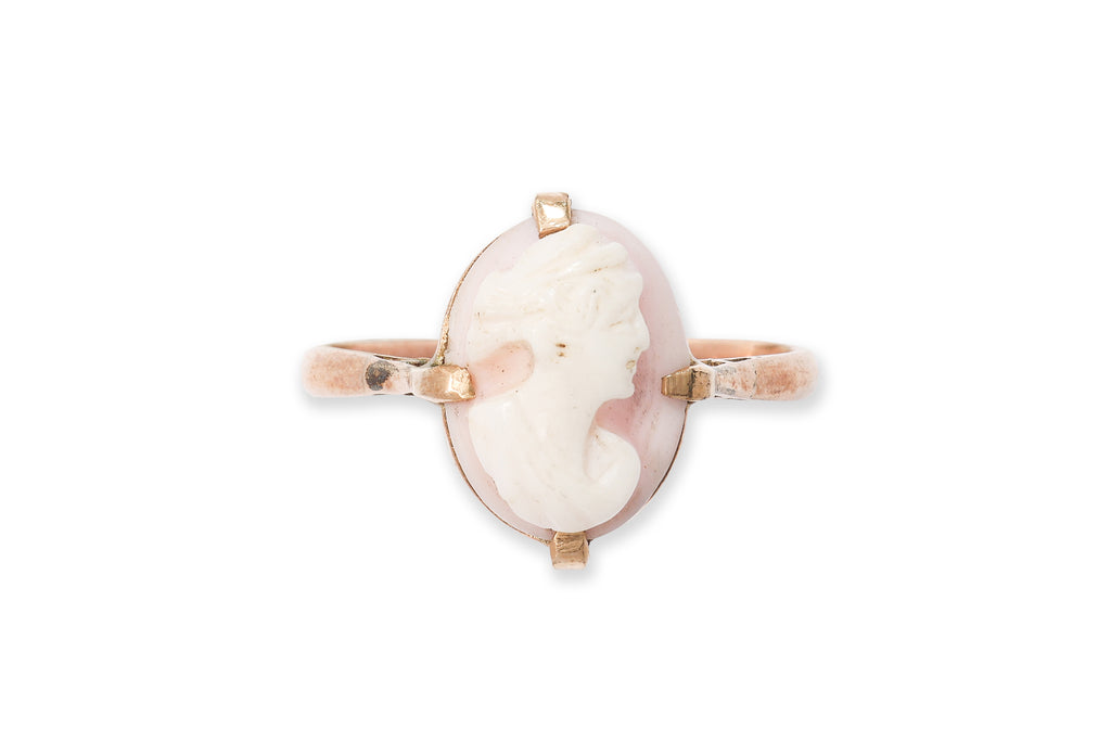 A SHELL CAMEO RING