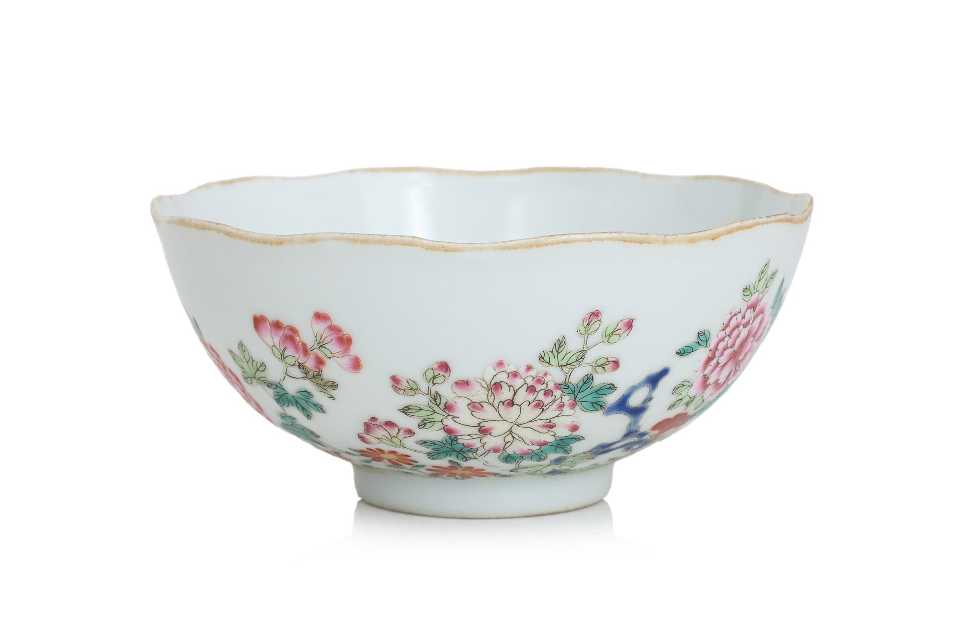 A FAMILLE ROSE FOLIATE RIM 'FLORAL' BOWL