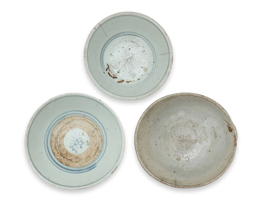 A GROUP OF 15 SWATOW BLUE AND WHITE BOWLS