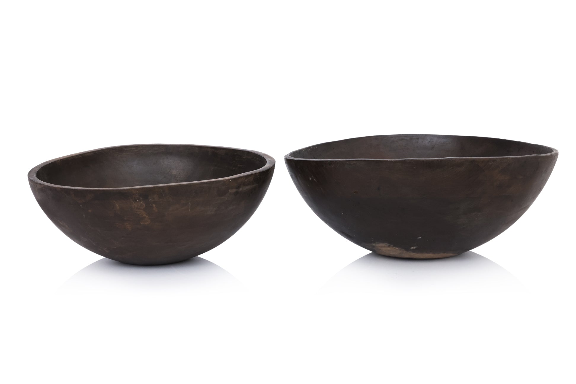 A GRADUATED PAIR OF LARGE WOODEN BOWLS BY CALVIN KLEIN