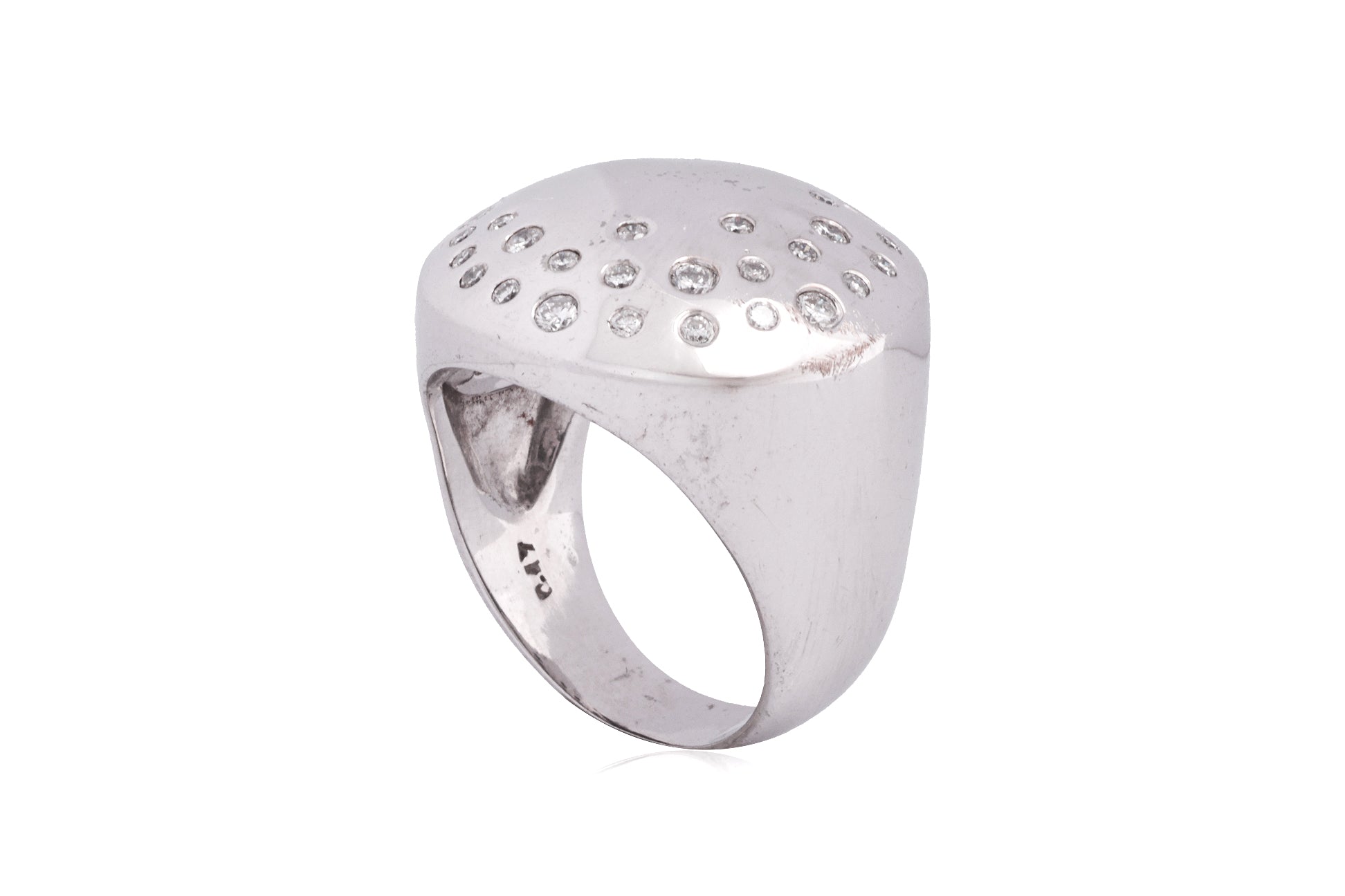 A DIAMOND 'CRESCENT' RING