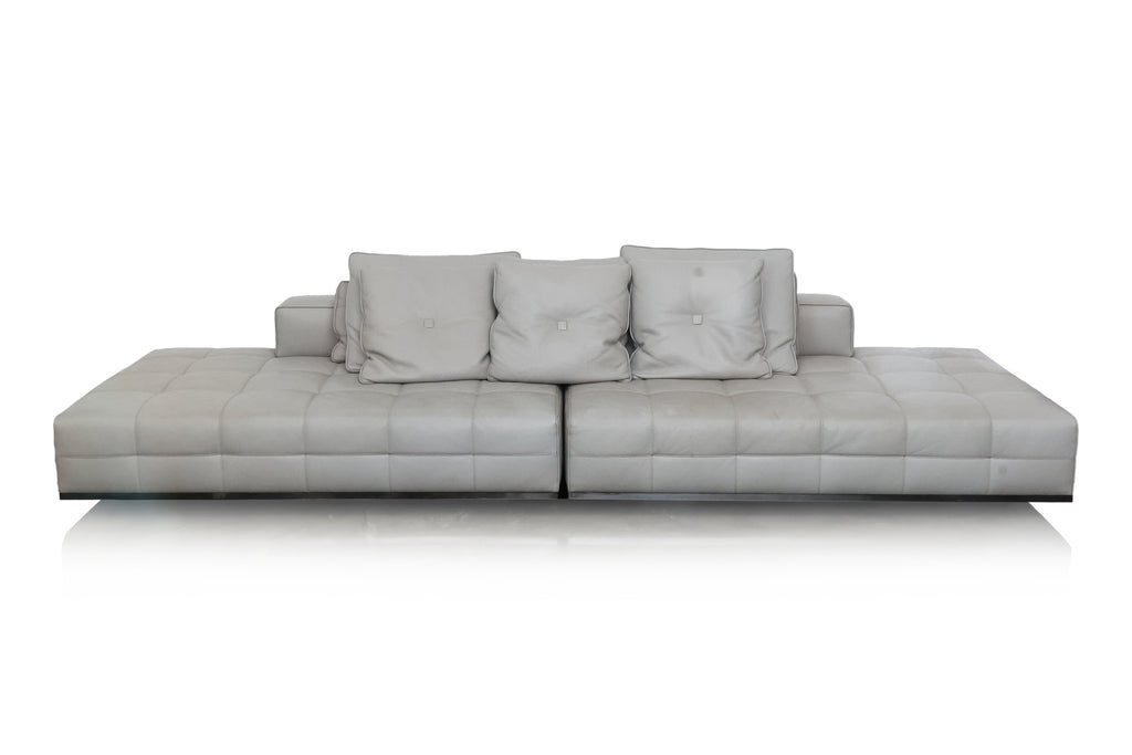 A MINOTTI CONTEMPORARY TWO PIECE LEATHER SOFA