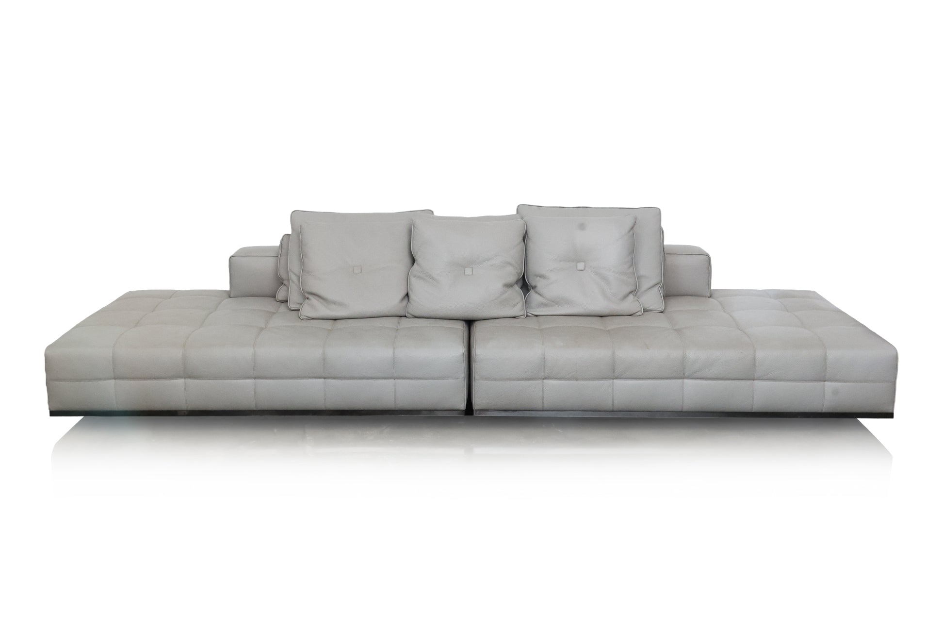 A MINOTTI CONTEMPORARY TWO PIECE LEATHER SOFA