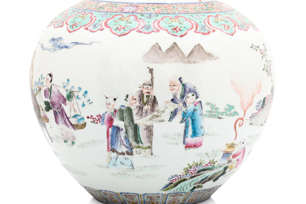 A LARGE FAMILLE ROSE BOTTLE VASE