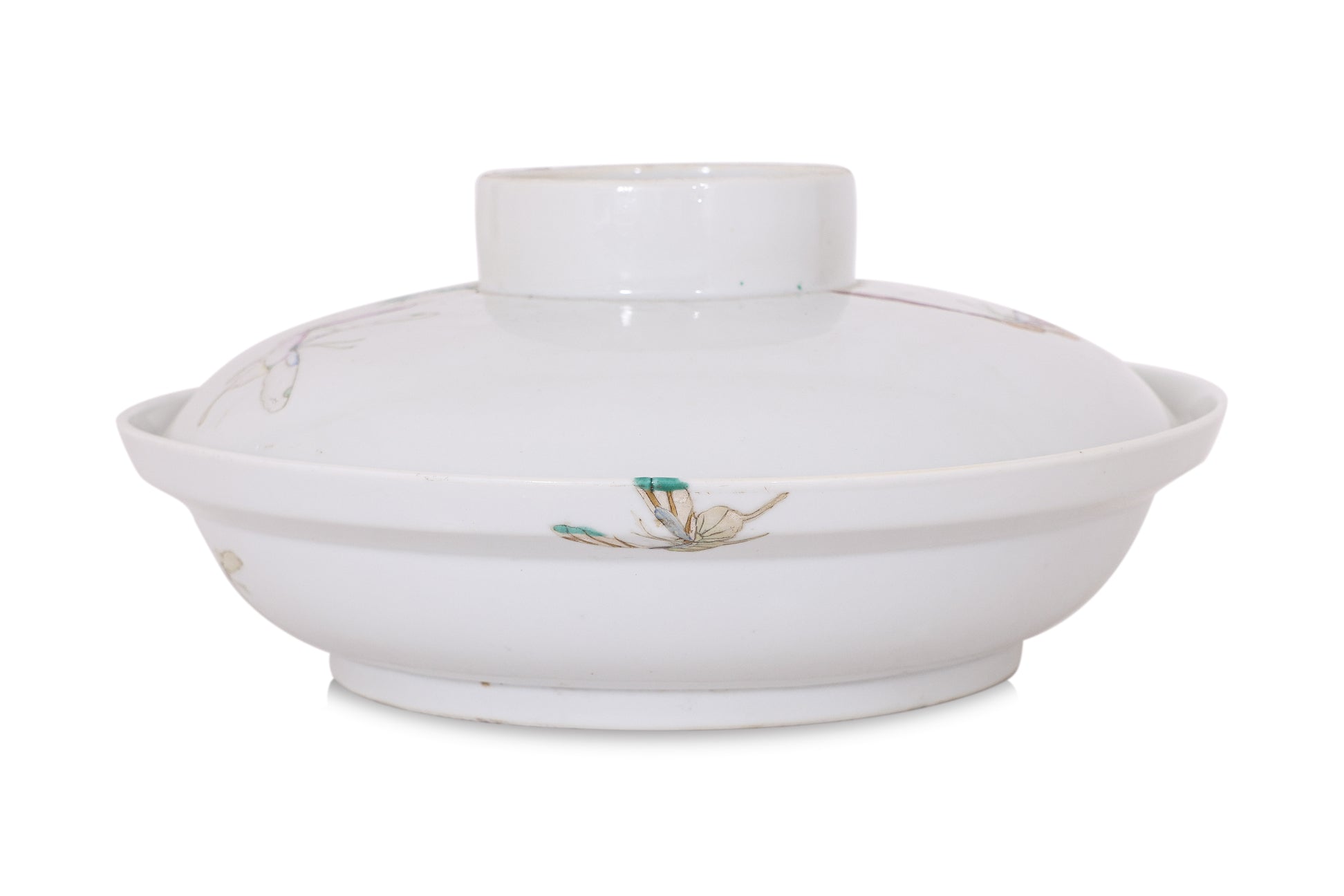 A FAMILLE ROSE PORCELAIN 'BUTTERFLIES' BOWL AND COVER