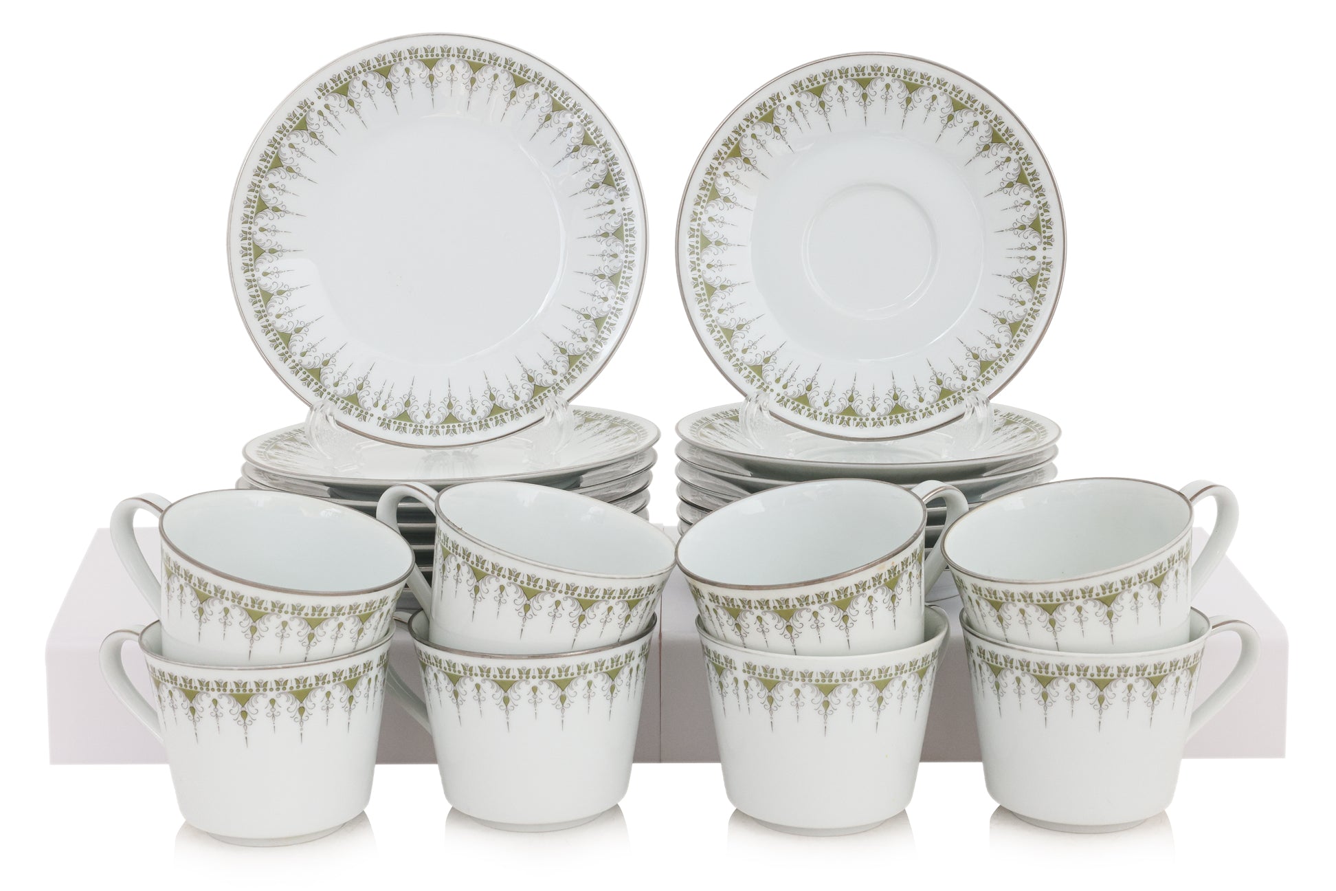 A NORITAKE 'KAMBROOK' PATTERN PART DINNER AND TEA SERVICE