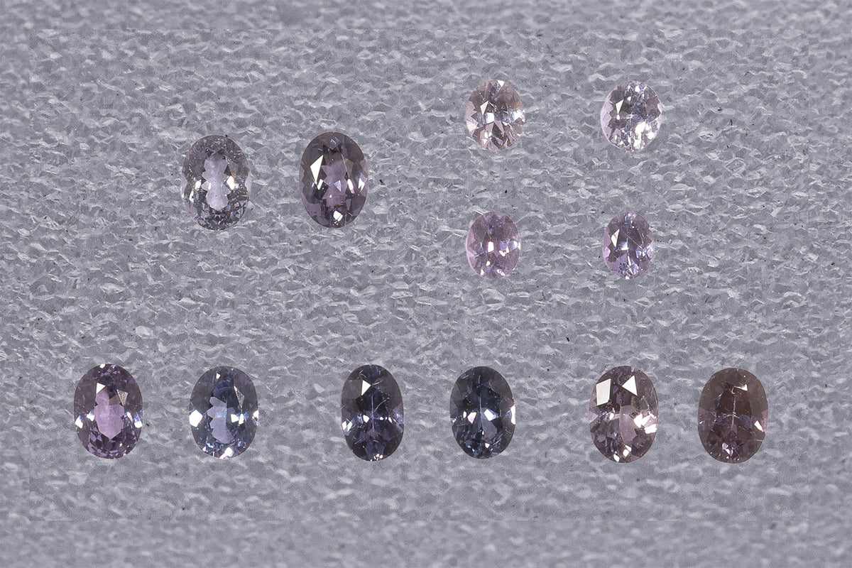 Spinel Reference Front View A GROUP OF UNMOUNTED MATCHED SPINELS | Buy Now at Hotlotz Marketplace