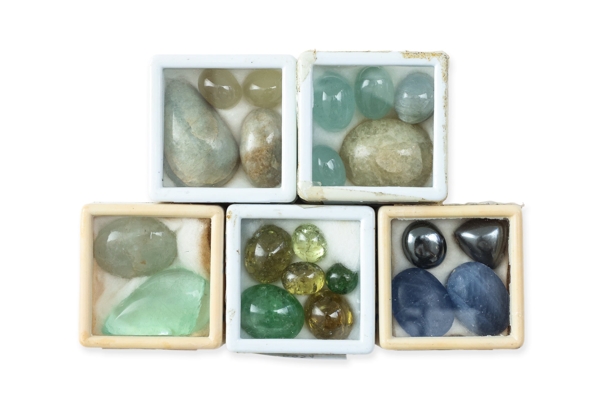 A GROUP OF UNMOUNTED GEMSTONES (49)
