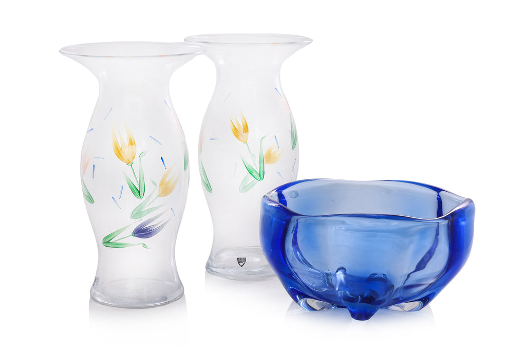 A GROUP OF THREE LARGE ART GLASS PIECES