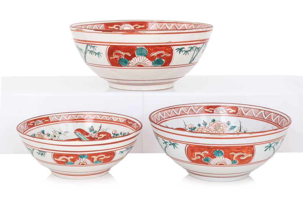 A GRADUATED SET OF THREE KUTANI BOWLS